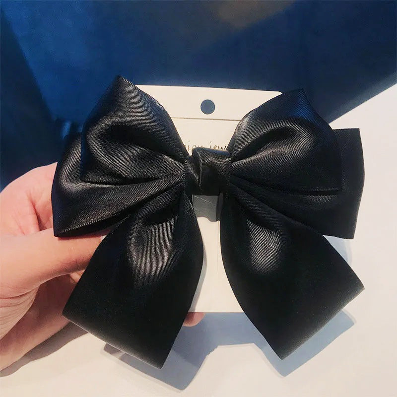 Detailed view of the black vintage bowknot hair clip