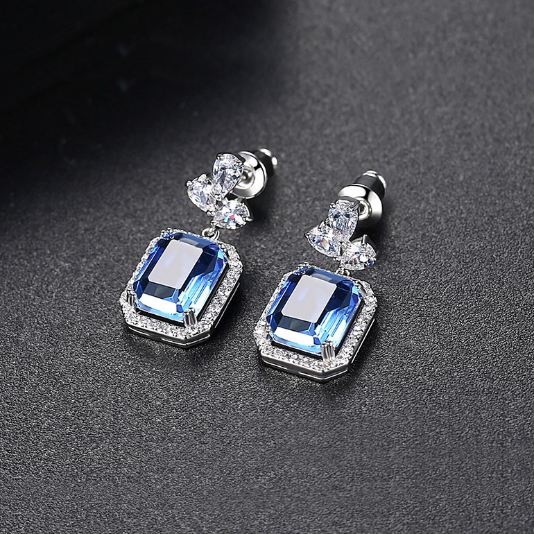 Detailed view of the Vitrail Light Stone earrings showcasing the intricate design