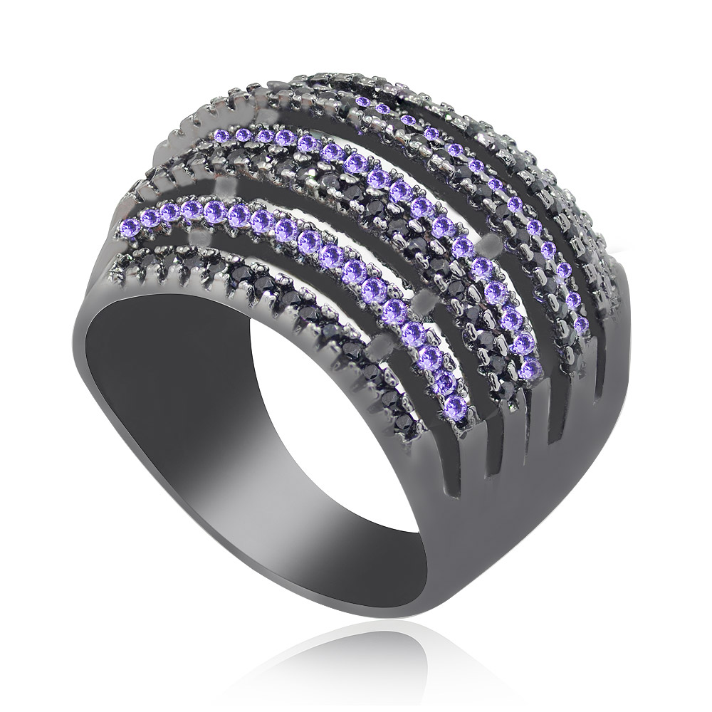 Detailed view of the Multi-Row Wide Band Ring's gemstone setting