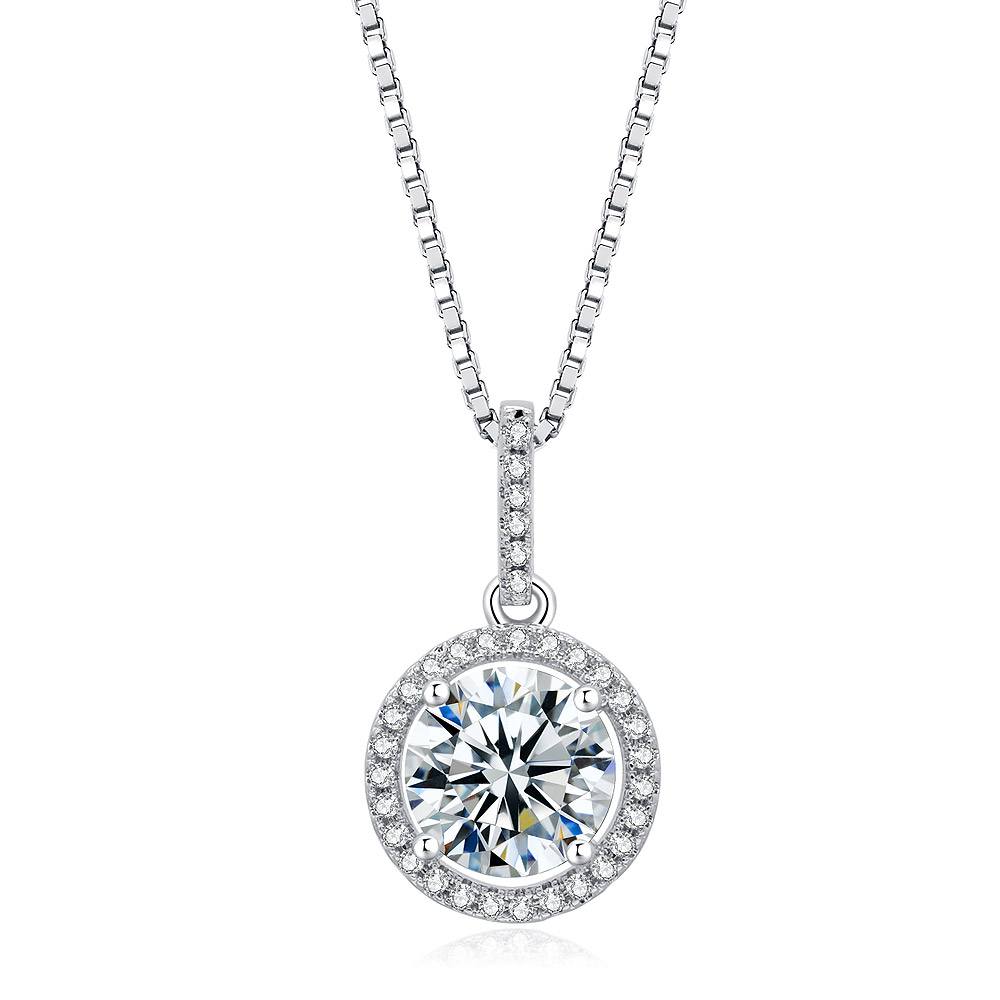 Detailed craftsmanship of the CZ round pendant necklace