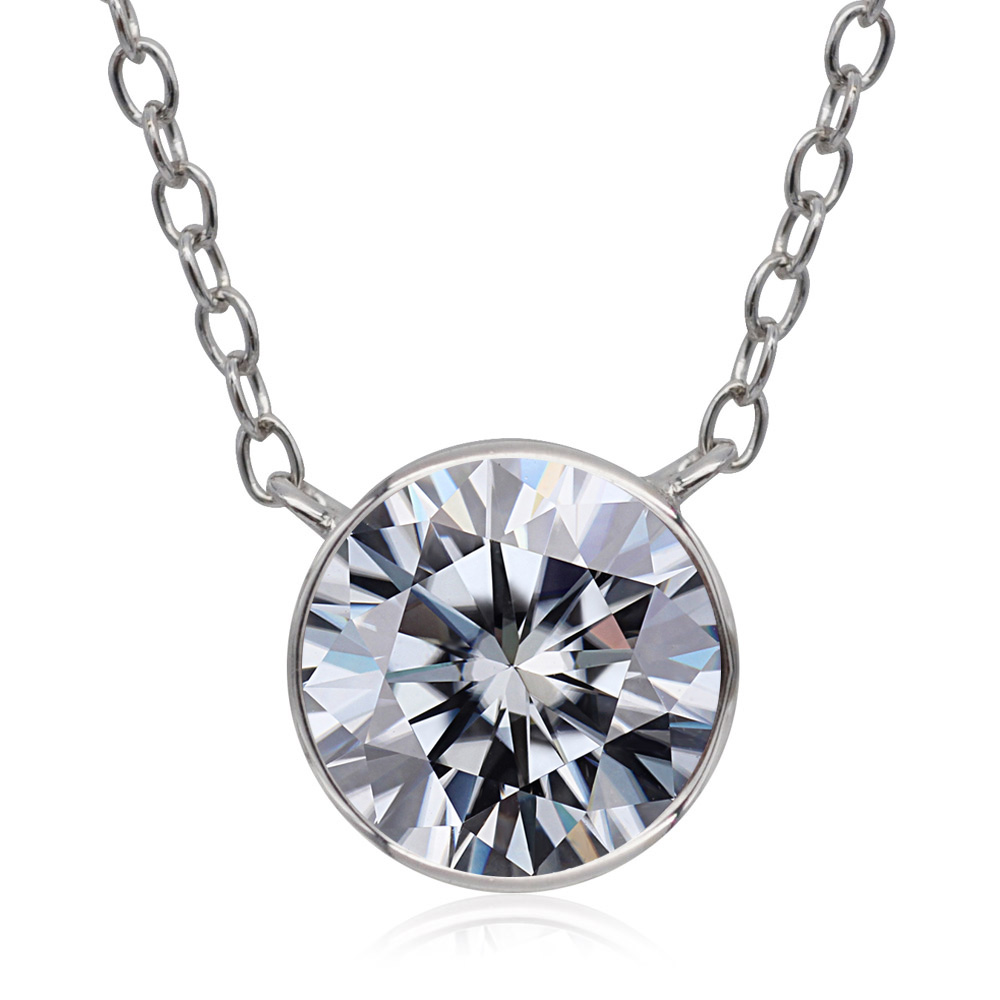 Detailed view of the solitaire pendant's setting and chain