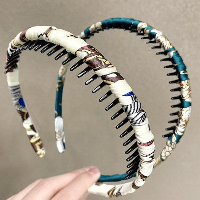 Detailed view of the inner teeth on the fabric-wrapped headband