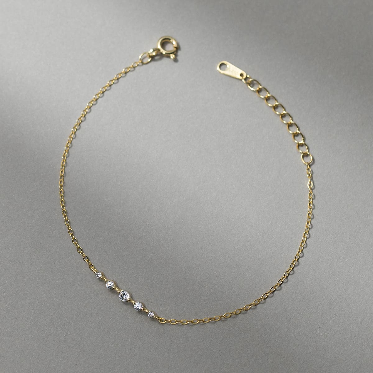 Close-up of the 925 sterling silver bracelet's clasp and extender chain.
