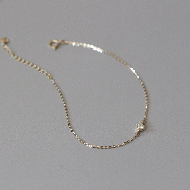 Detailed product shot of the 18k gold plated solitaire bracelet