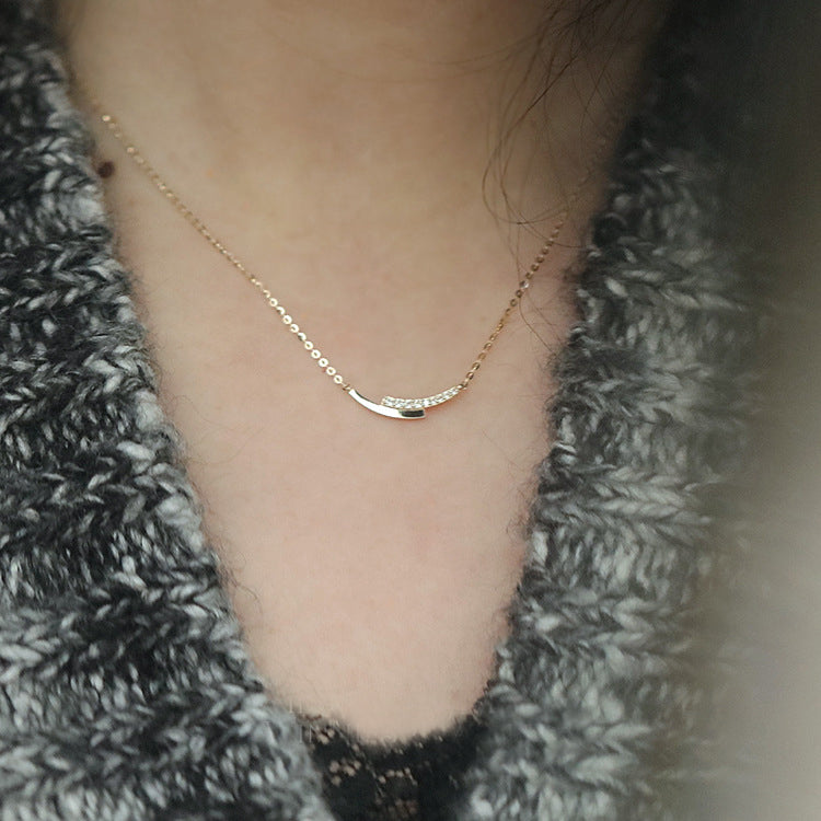 A model showcasing the 925 silver crescent pendant necklace with gold finish.