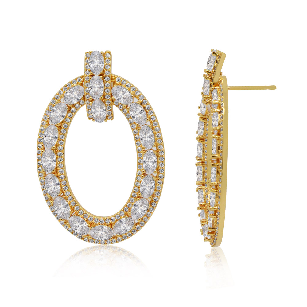 Detailed view of the Fabulous Oval Bar Earrings craftsmanship