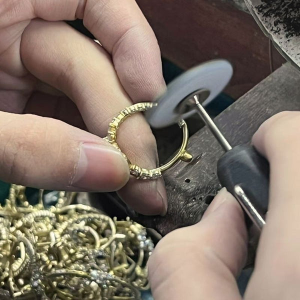 Stone Setting for Custom Gold Jewelry