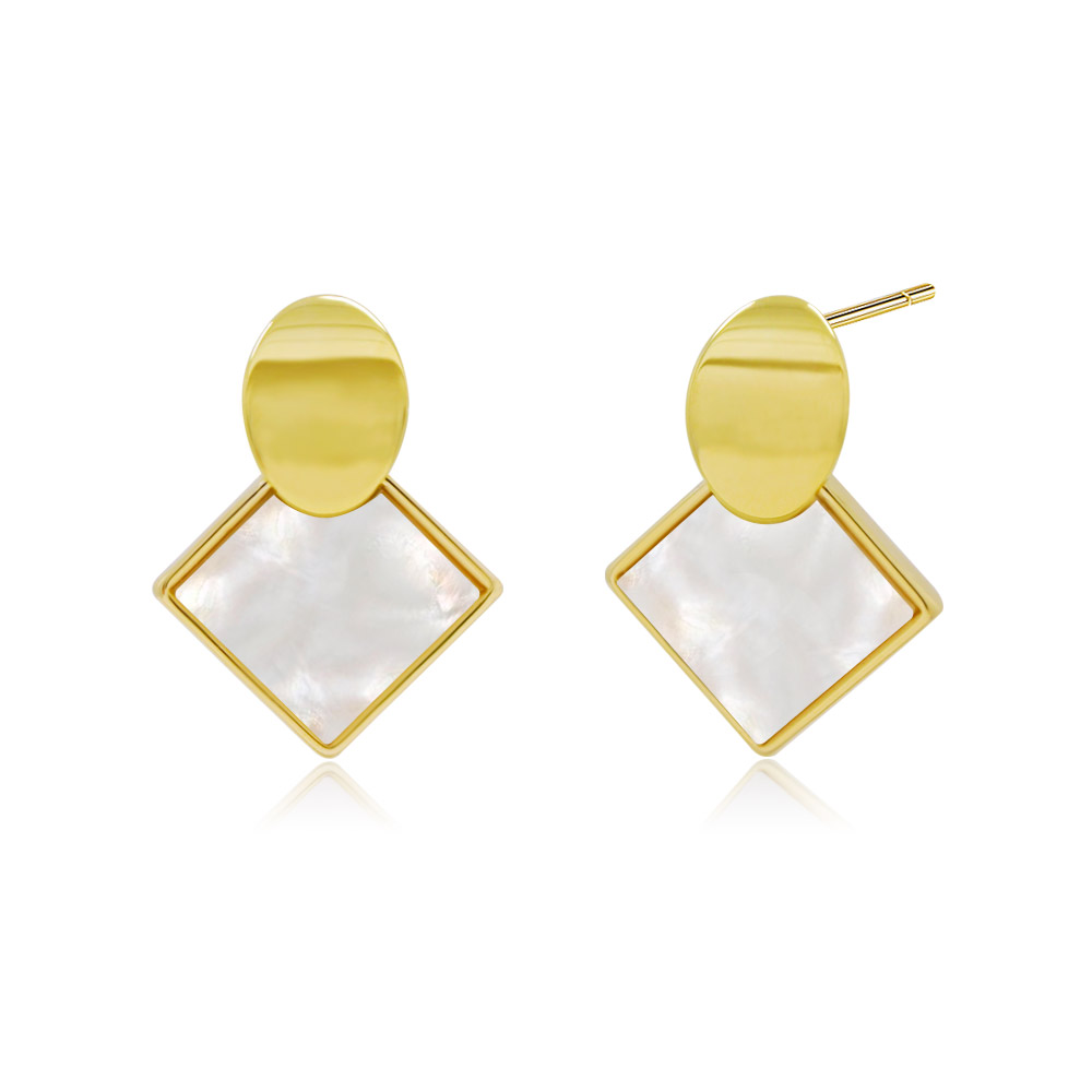 Detailed view of the Resin Sea Shell Earrings showcasing the gold plating and resin shell.