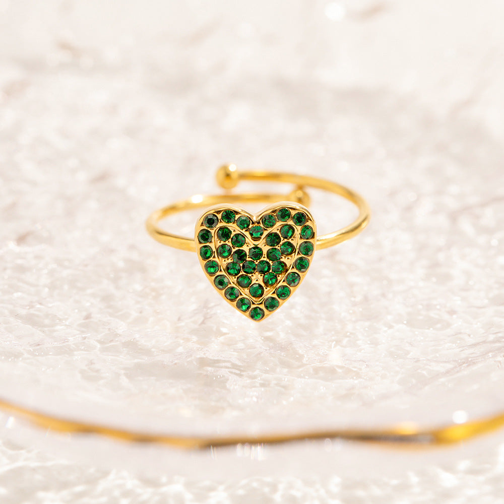 Detailed view of the pave setting on the gold heart adjustable ring
