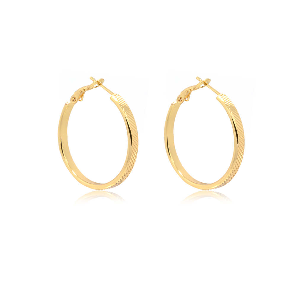 Close-up of the textured edges on the gold Diamond-cut Round Hoop Earrings