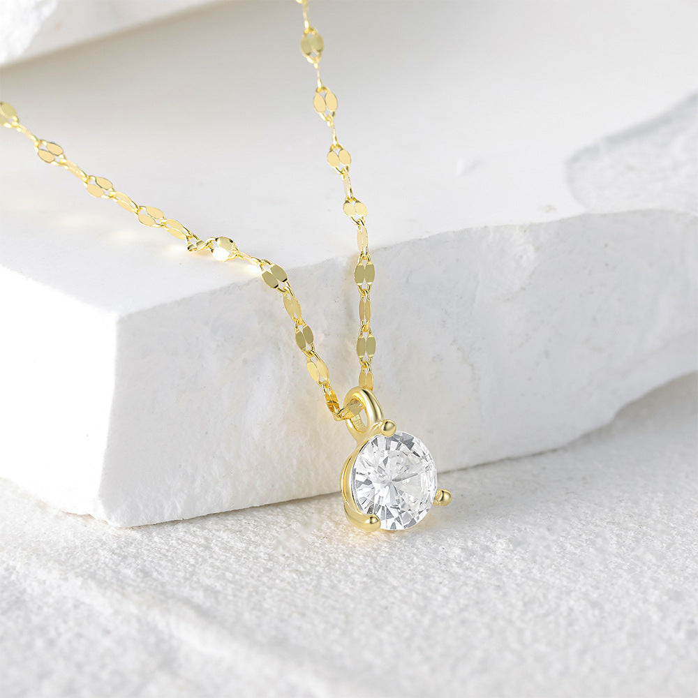 A model wearing the elegant gold-finish single stone clavicle necklace.