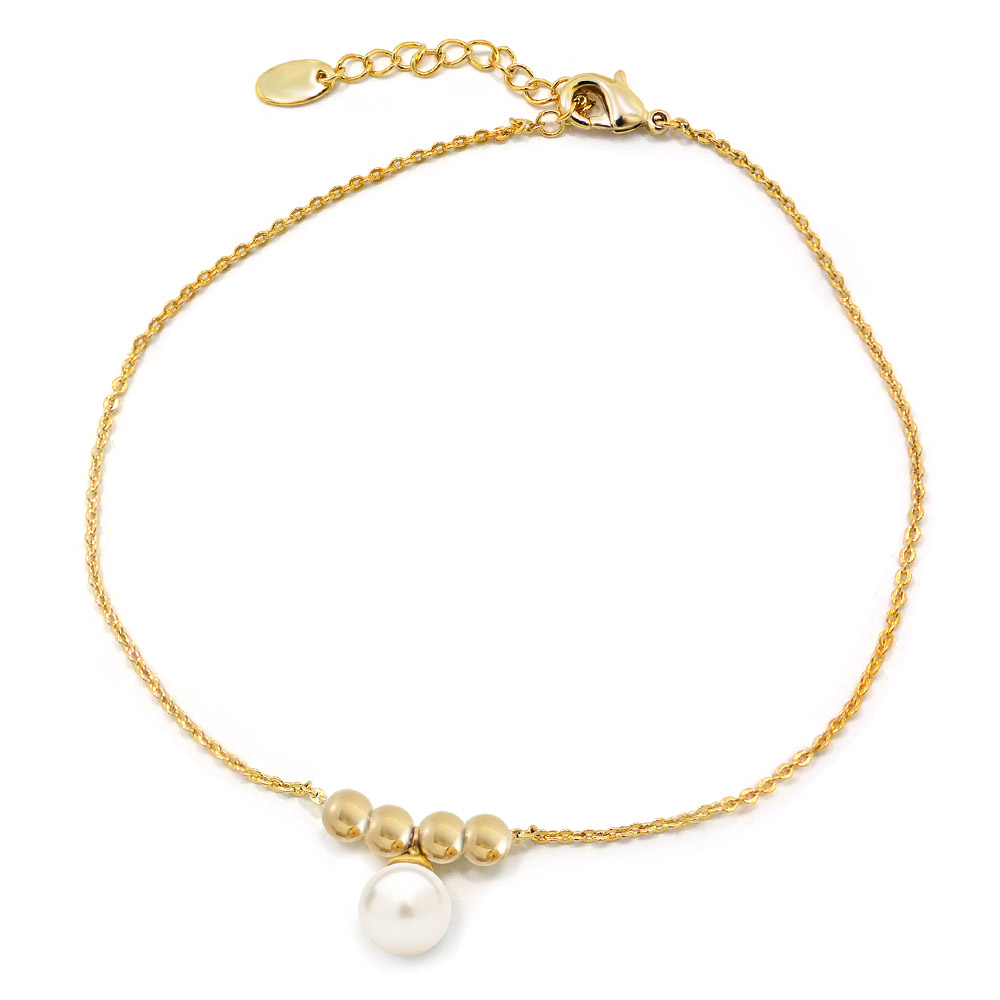Detailed view of the Dangle Pearl Bracelet with gold plating