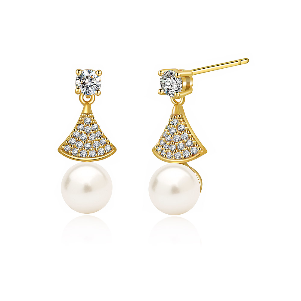 Detailed view of the fan design pearl earrings