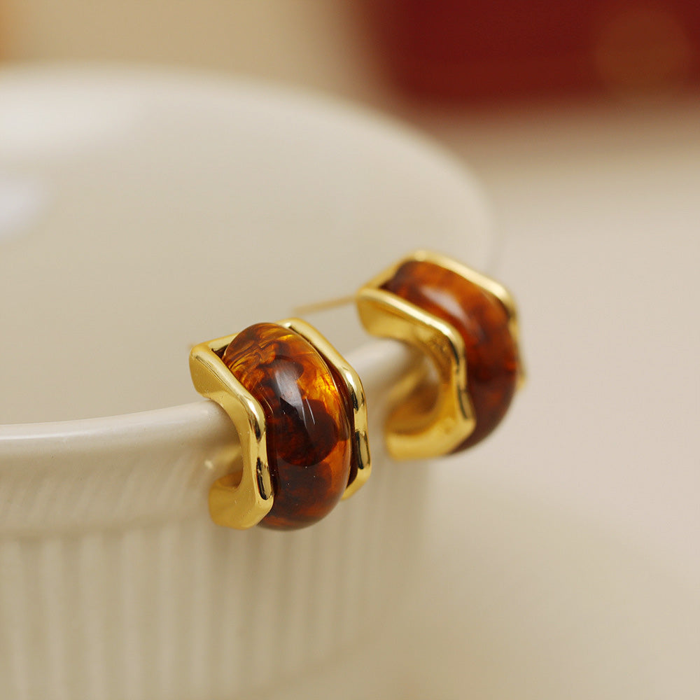 Detailed view of the gold-plated brass earrings with a rich tortoiseshell acrylic pattern