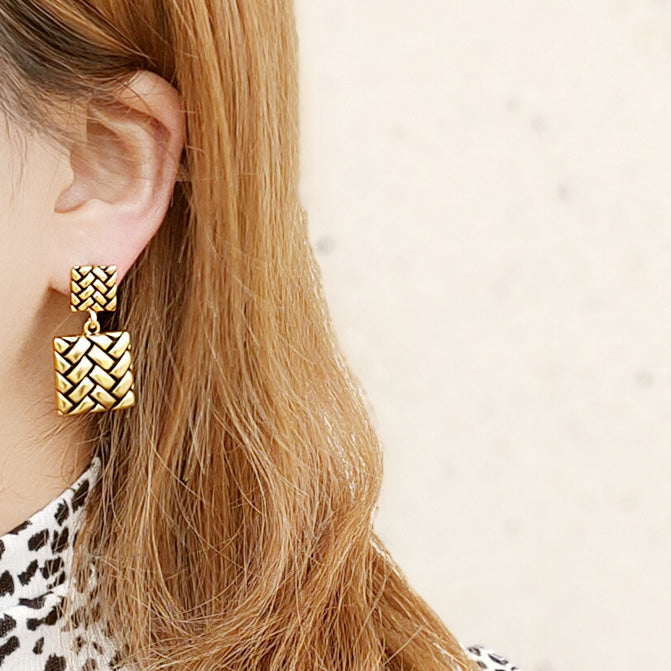 A model showcasing the elegant fit of the antique gold geometric earrings.