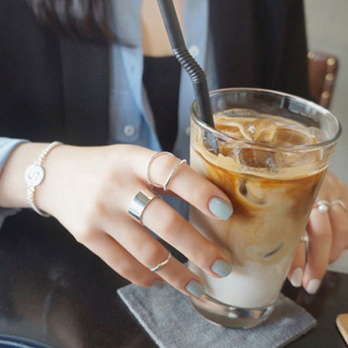 A woman wearing the minimalist 925 silver wide ring, showcasing its suitability for everyday fashion.