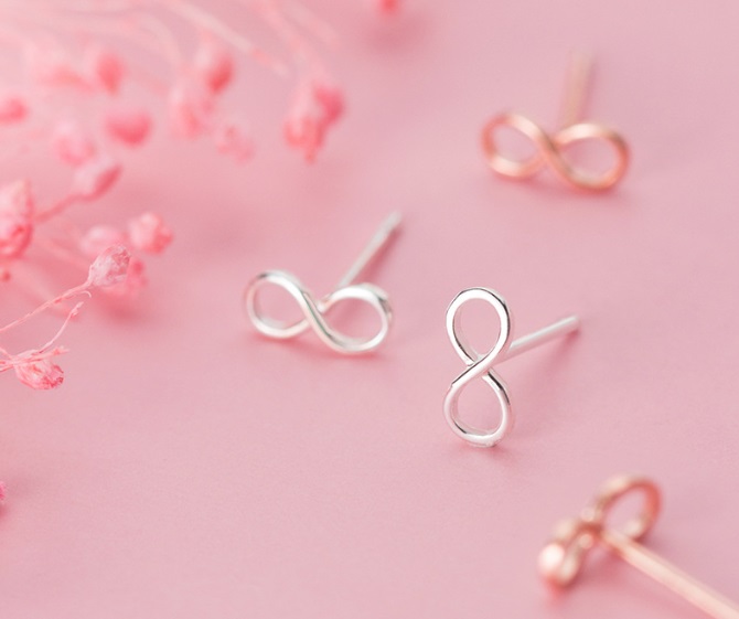Color options for the 925 Sterling Silver Infinity Earrings, showing both silver and rose gold finishes.
