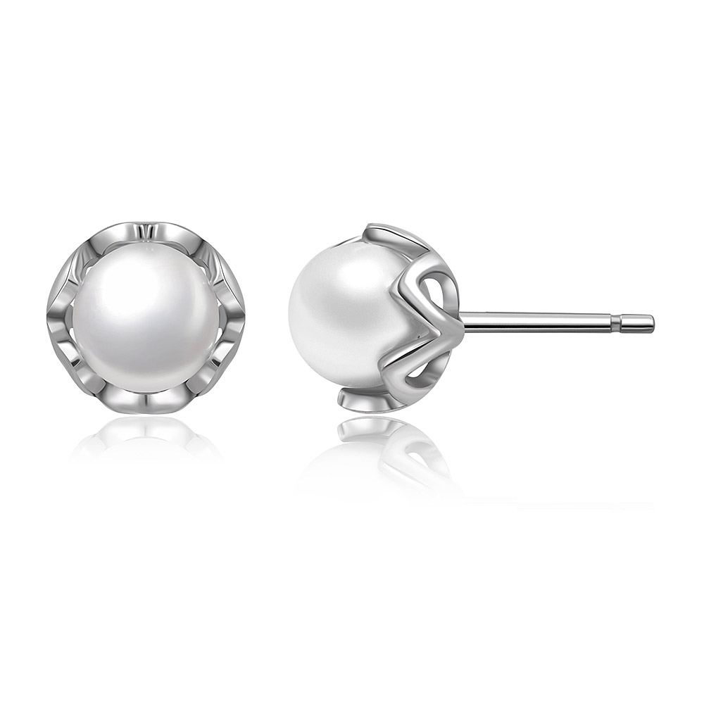 Detailed front and back view of the 925 sterling silver pearl ear studs