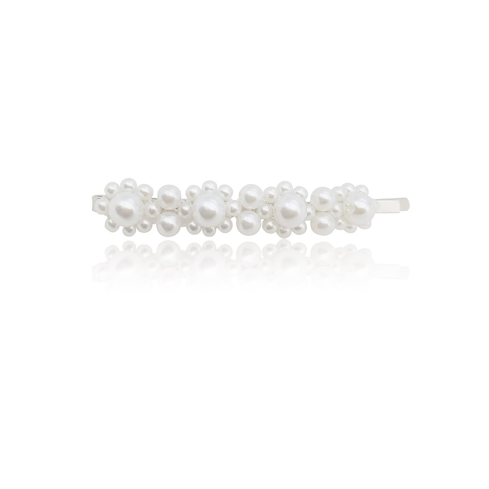 Detailed view of the Large Pearl Bobby Pin