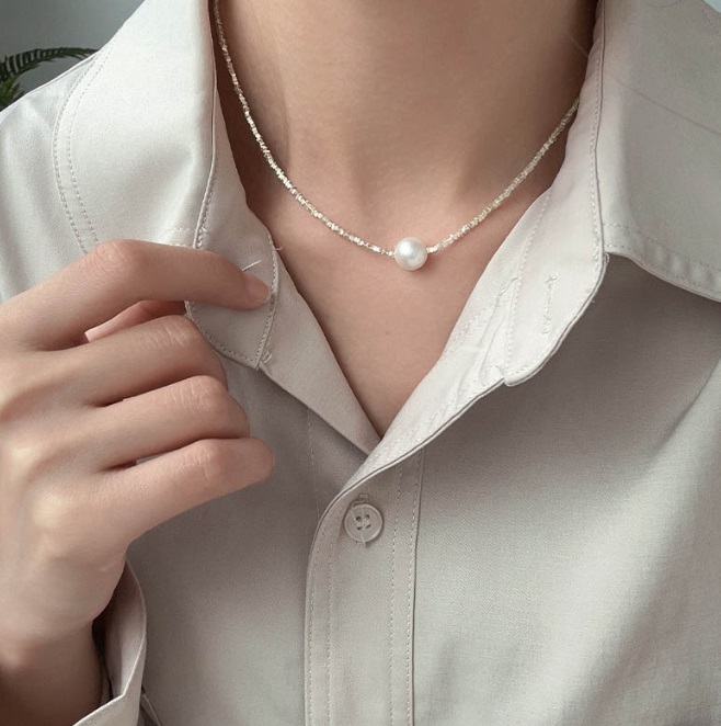 Model showcasing the 925 Sterling Silver Faceted Beaded Pearl Necklace