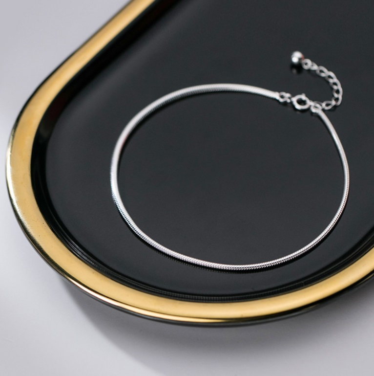 Detailed view of the 925 Sterling Silver Snake Chain Bracelet