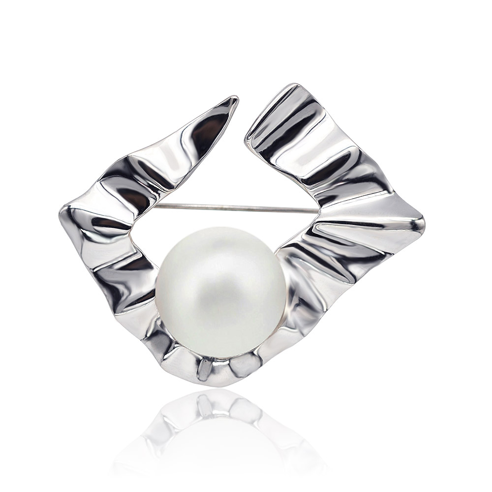 Front view of the Weavy Polished Faux Pearl Brooch