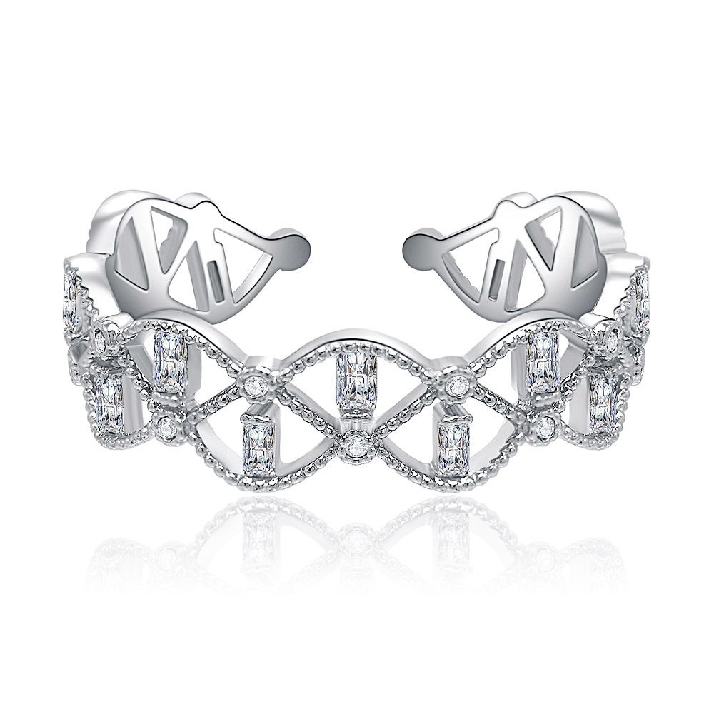 Detailed view of the Victoria Alternating Ring's wavy design