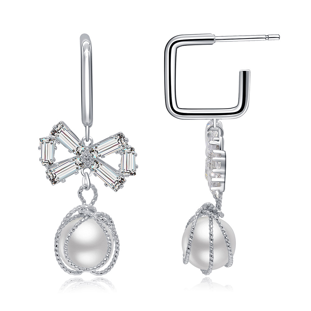 Detailed view of the Chic Bow Pearl Hook Earring
