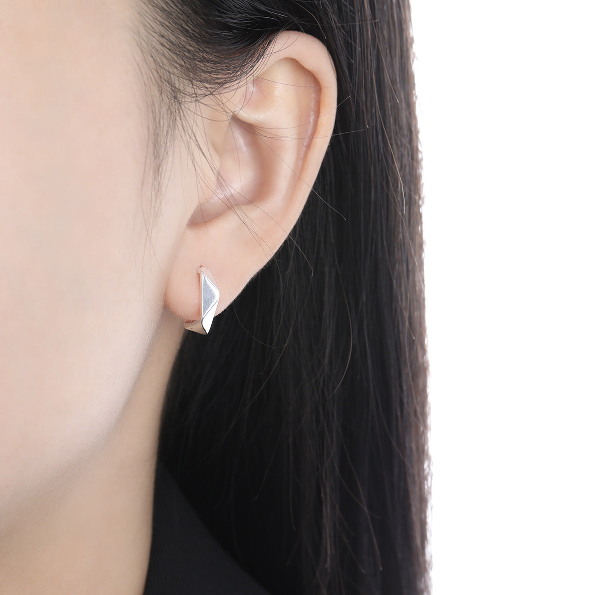 Close-up of the 925 sterling silver geometric hoop earring's polished finish