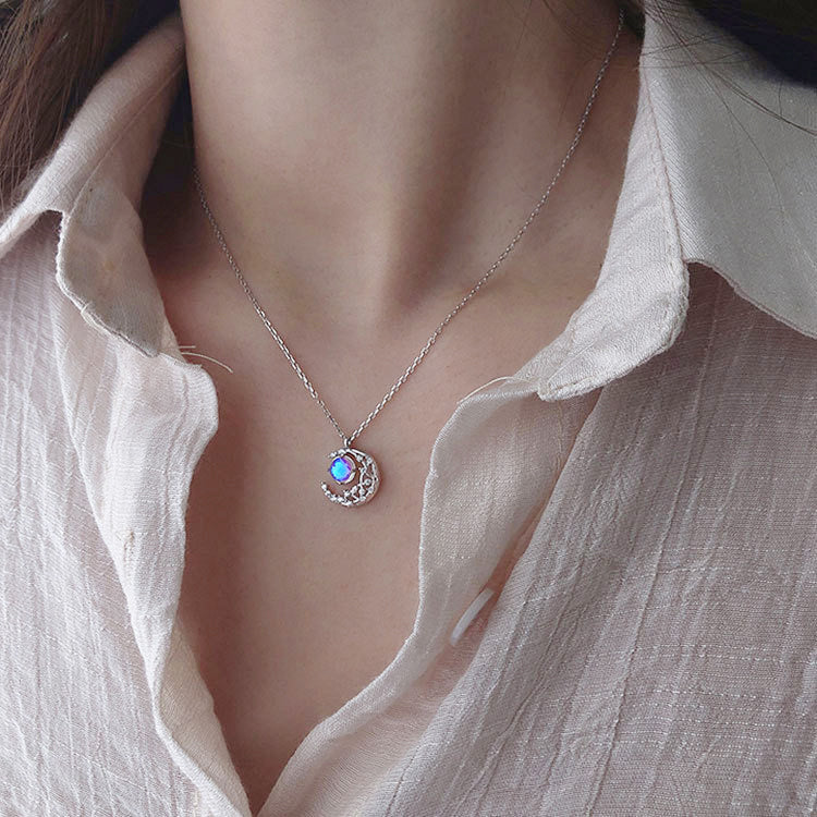 Model wearing a 925 silver moonstone necklace