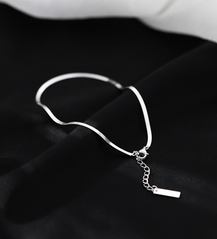 Detailed view of the 925 Sterling Silver Flat Snake Chain Anklet showing the chain texture and rectangular charm.