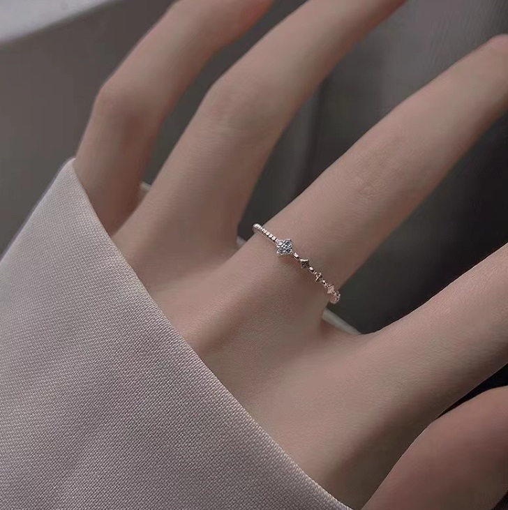 Detailed view of the 925 Sterling Silver Clover Leaf Stacking Ring