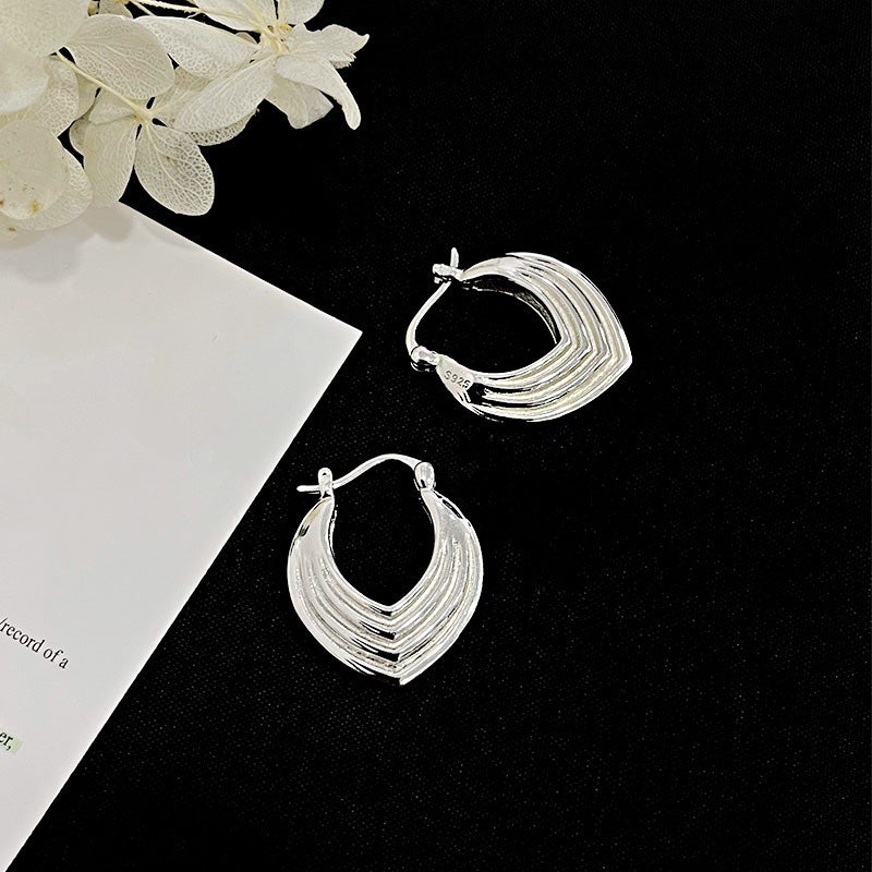 Detailed shot of the S925 sterling silver geometric hoop earrings