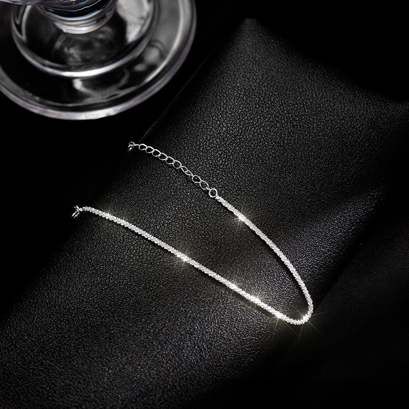 A close-up of the sparkling gypsophila chain design