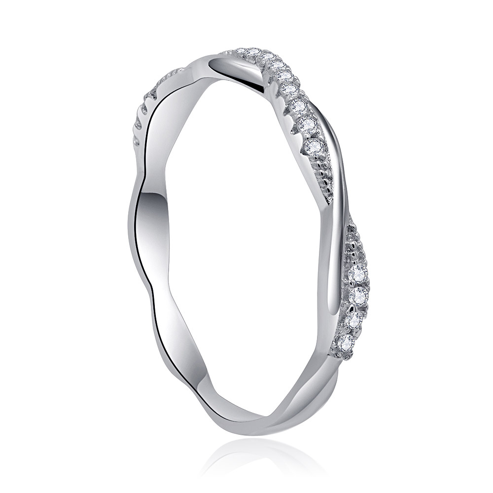 Side view of the Intercross Band Ring
