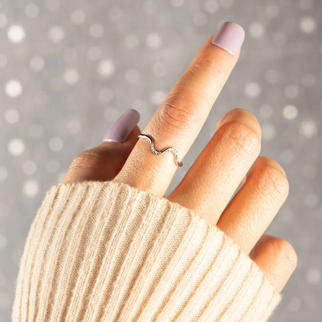 A model's hand wearing the S-shaped sterling silver Rhythmic Dance ring.