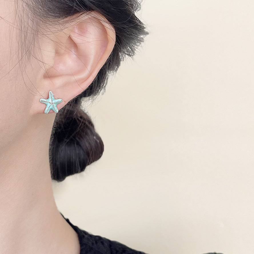 Model wearing the stylish starfish stud earring