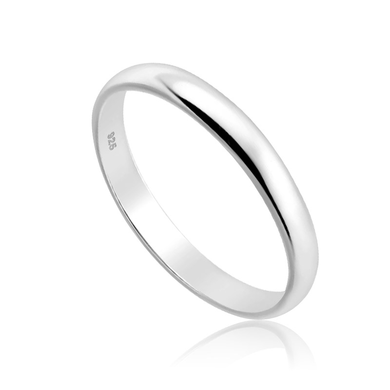 A 925 sterling silver ring showing the purity stamp.