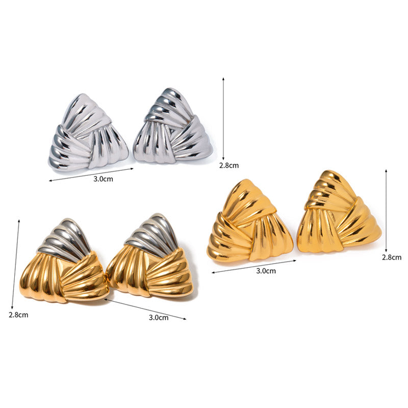 Diagram showing the dimensions of the triangular earrings: 2.8cm height and 3.0cm width.