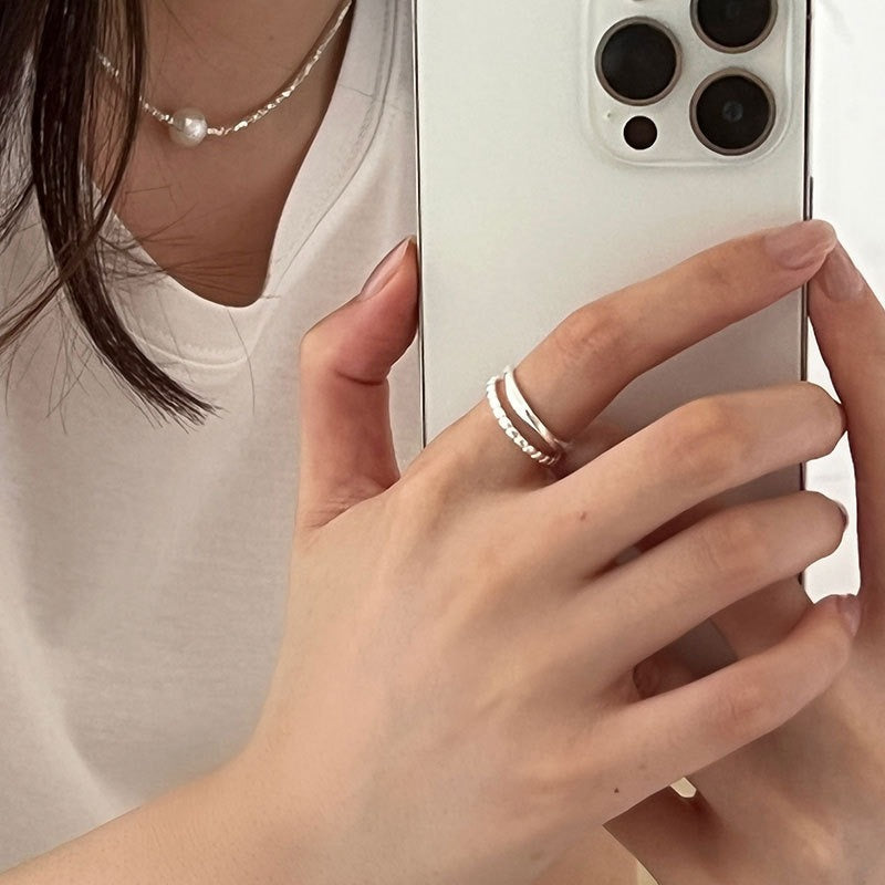 A model wearing the double band silver ring to show its versatile style.