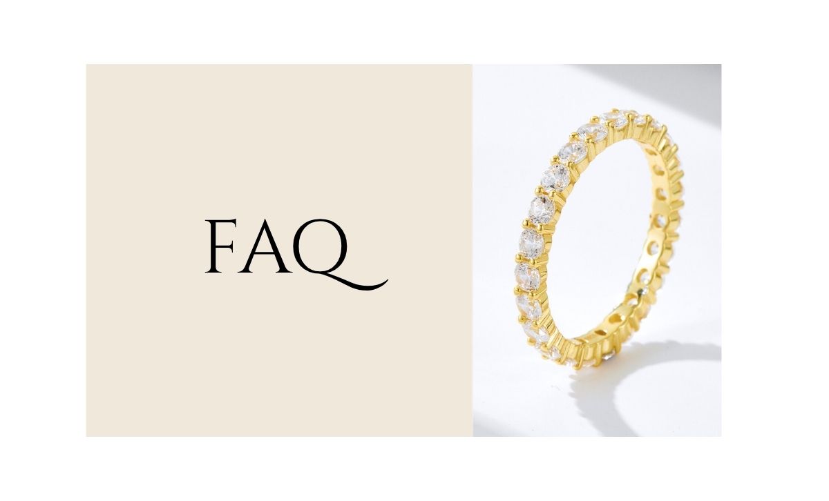 radiant rectangle wedding ring set display