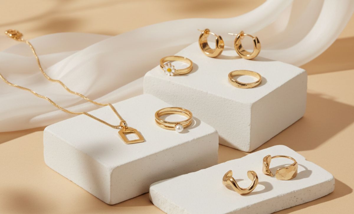 gold plated jewelry collection displayed for fashion and private label sourcing