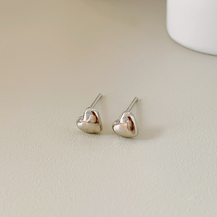 Hammered Heart Stud Earrings – Katy Wilkinson Jewellery
